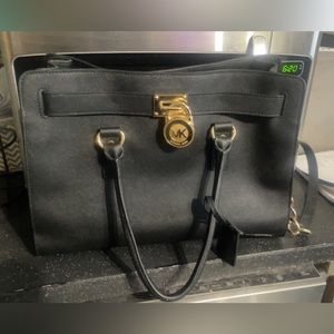 Michael Kors tote purse, still in mint condition!!